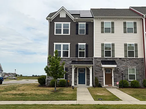 101 Spring Grove Way Photo 1