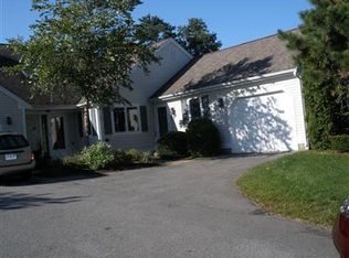 11 Rolling Green Ln #11, Mashpee, MA 02649