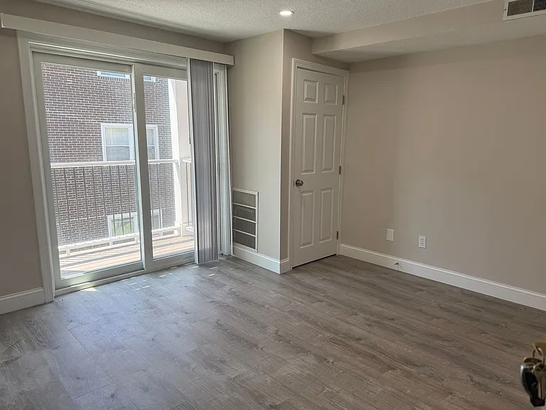 Pondsview Apartments — Photo 85