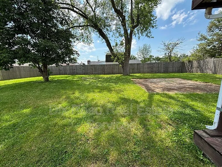 601 Brelsford Ave — Photo 5