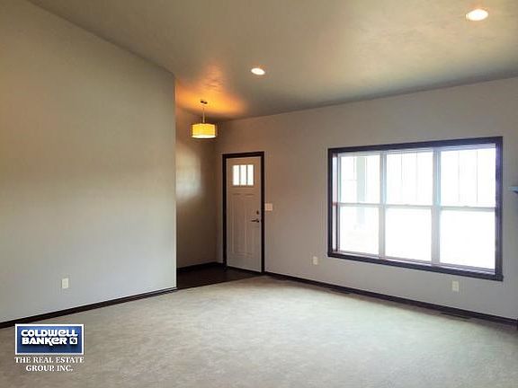 Entrance to Spacious Great Rm