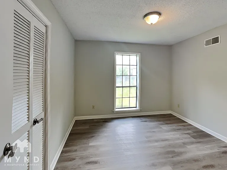 7406 Doncaster Ln — Photo 14