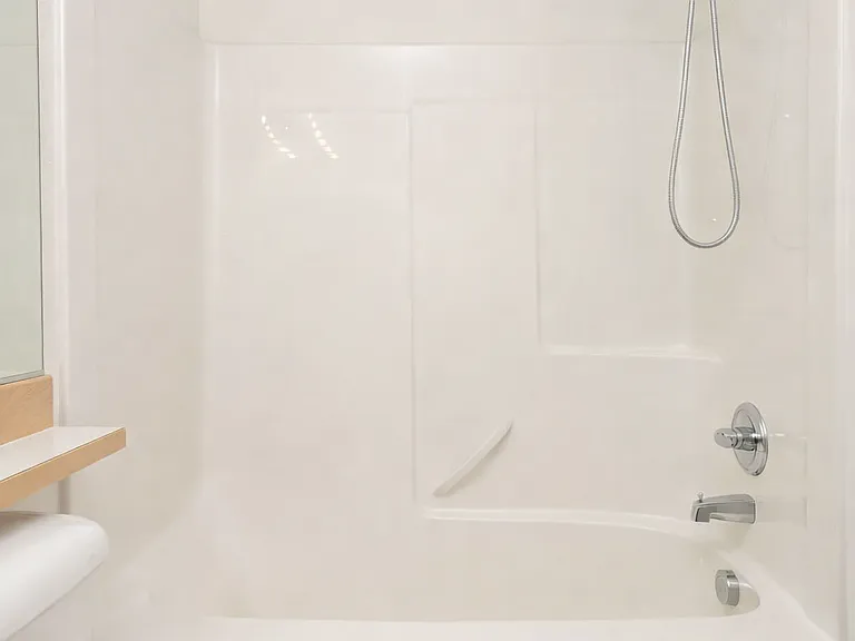 Guest Bathroom Shower/Tub