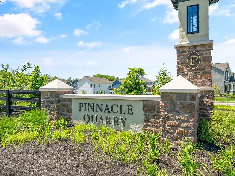 1033 Quarry Oak Dr — Photo 6