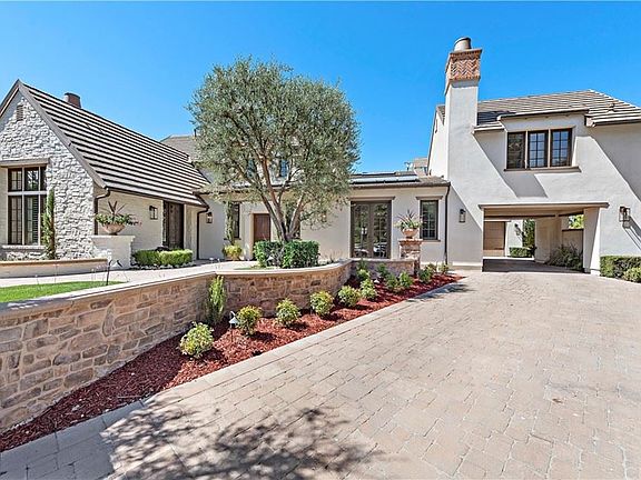 2nd image of 11 Kathryn Ln