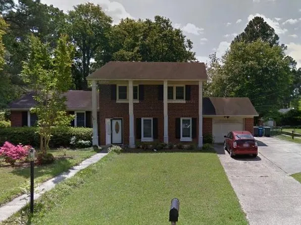 562 Lennox Dr, Fayetteville, NC 28303