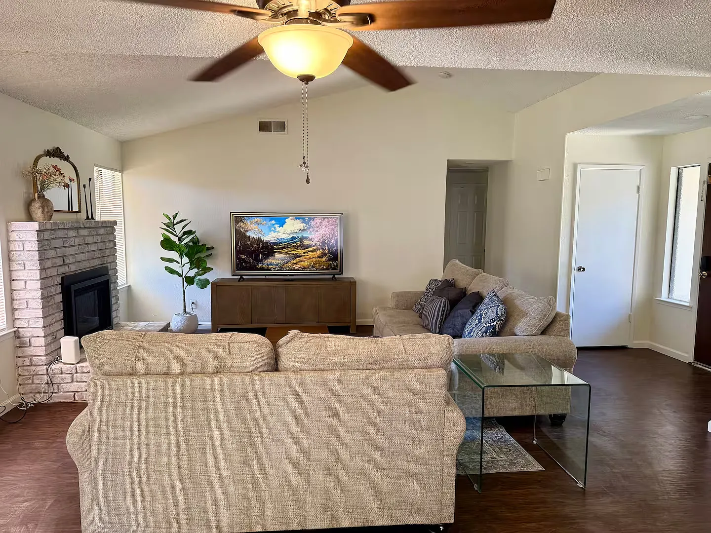 3 bed, 1324 sqft, $2,550 — Photo 3