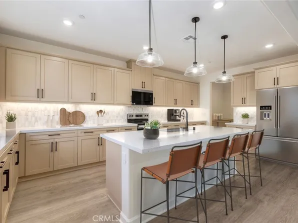 2096 Woolem Pl, Escondido, CA 92026