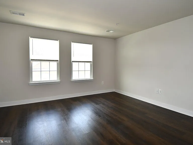 4917 Crest View Dr — Photo 33