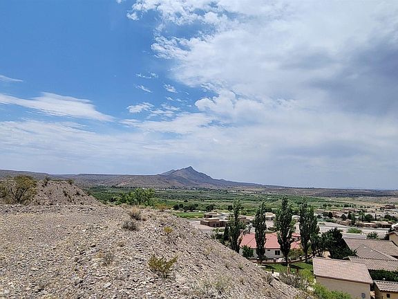 2nd image of 410 Mesa Grande Rd