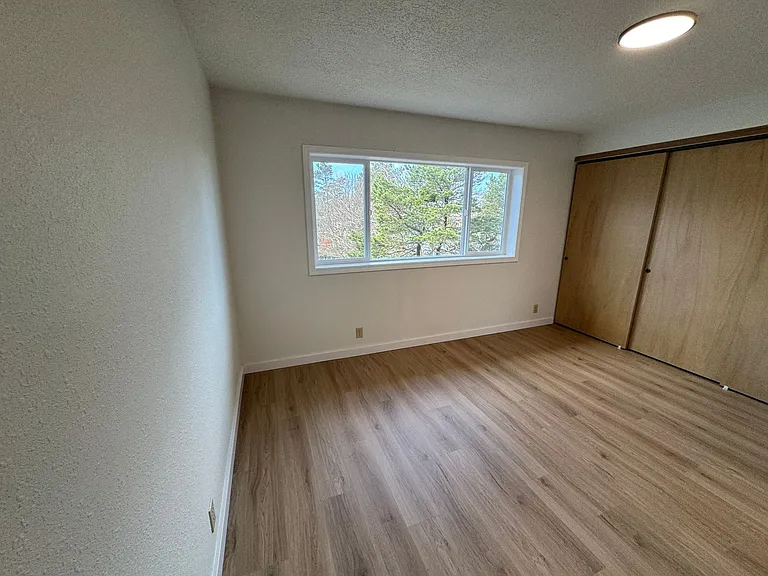 708 NE Avery St — Photo 28