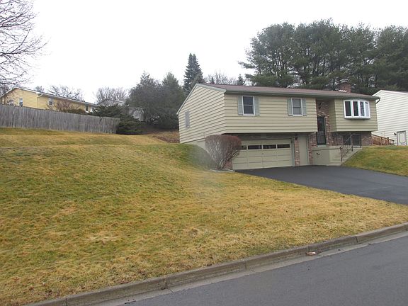 2nd image of 818 Jennifer Ln