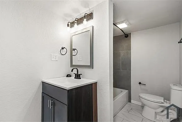 107 Avenue D #B — Photo 2