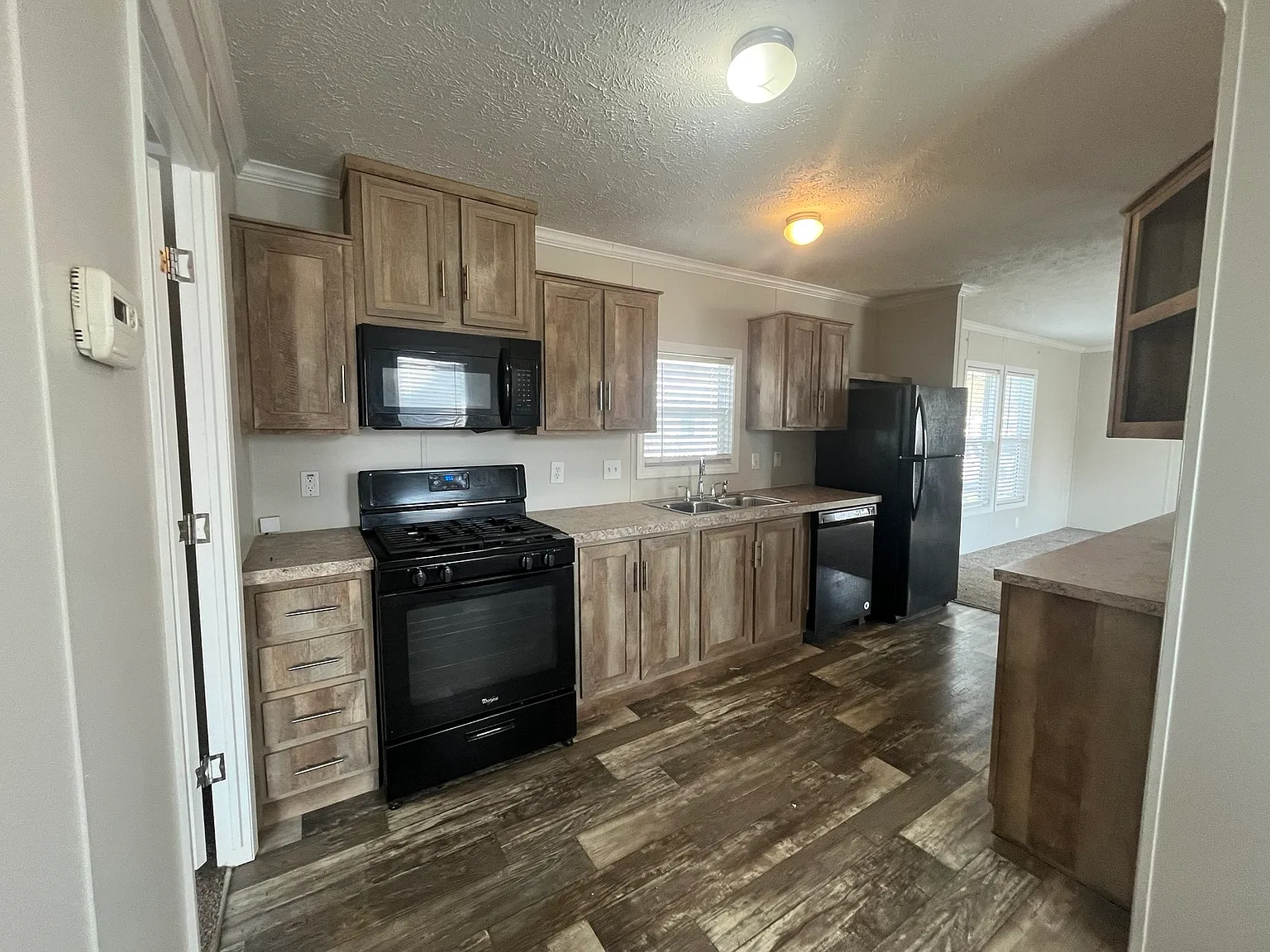 2 bed, 1056 sqft, $1,399 — Photo 3
