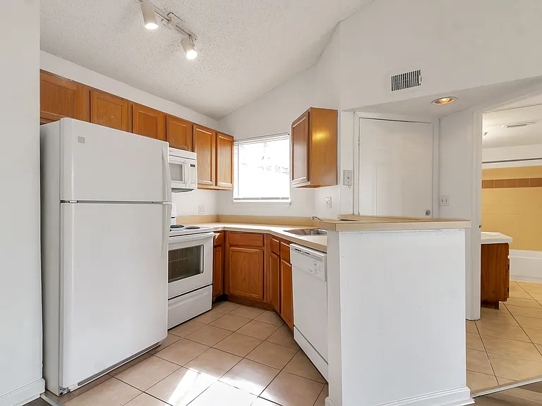 1908 Lake Atriums Cir #11 — Photo 6