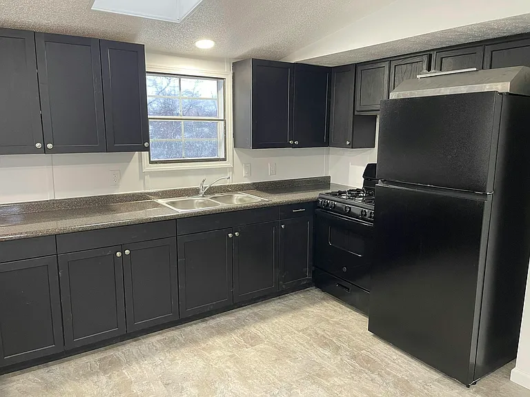 2823 Bailey Ave — Photo 2