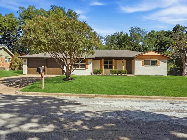 516 Caduceus Ln, Hurst, TX 76053