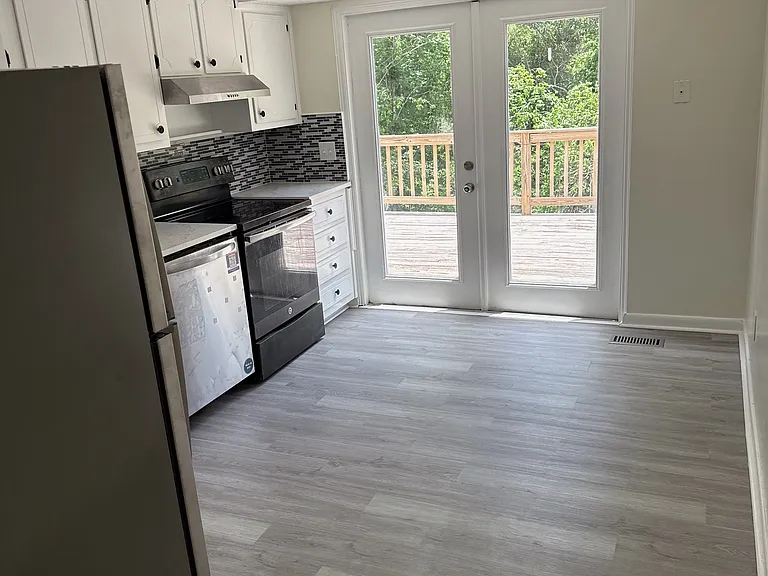 1737 Magnolia St — Photo 16