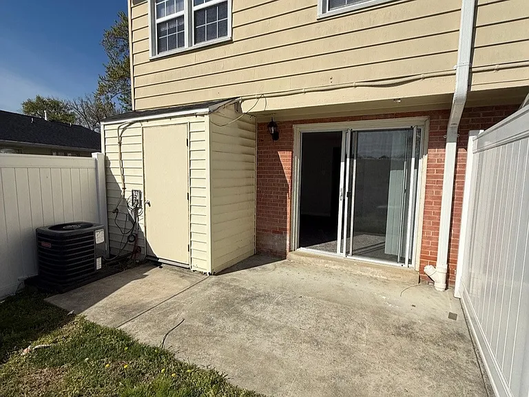 Longview — Photo 98