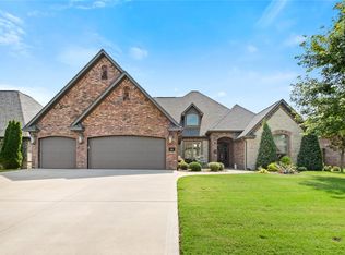 606 NE Green Creek Rd, Bentonville, AR 72712