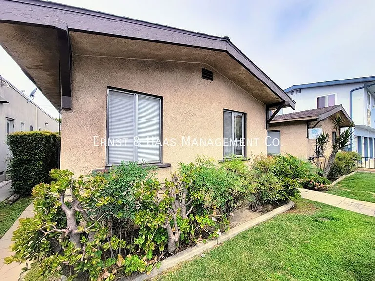 425 Redondo Ave #2 — Photo 1