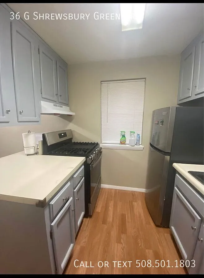 Spacious 1 Bedroom Condo in Desirable Shrewsbury Green — Photo 4
