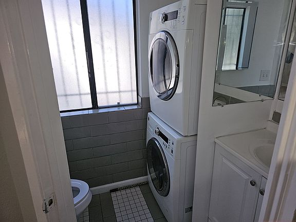 4th image of 633 Hardin Dr APT 7