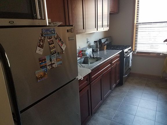 Beautiful Eat-In Kitchen