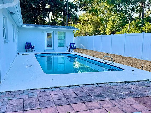 2nd image of 1033 Hermosa Dr