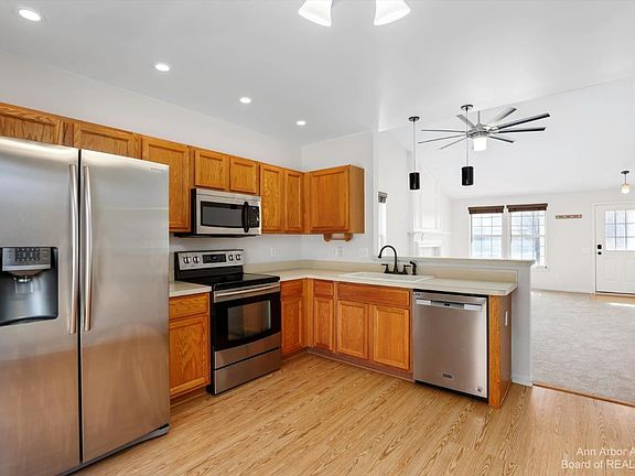 5th image of 7031 Oakridge Dr