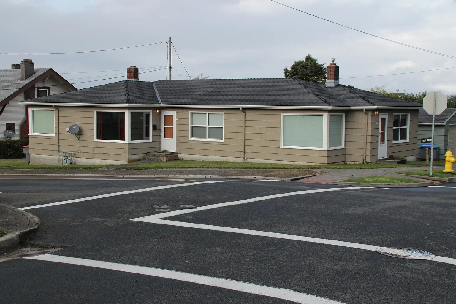 1188 Irving Ave photo 1