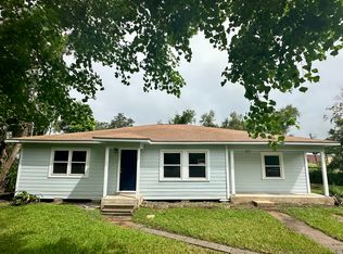 100 Brockman St, Clute, TX 77531