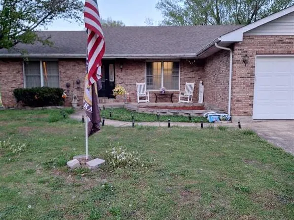 450 Shenandoah Dr, Farmington, MO 63640