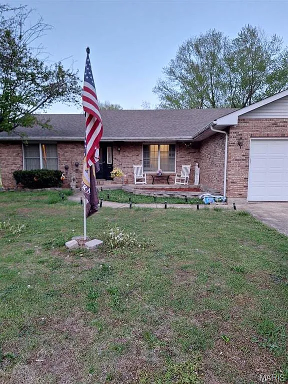 450 Shenandoah Dr photo 1