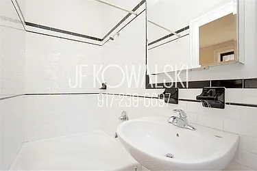 Rented by R New York