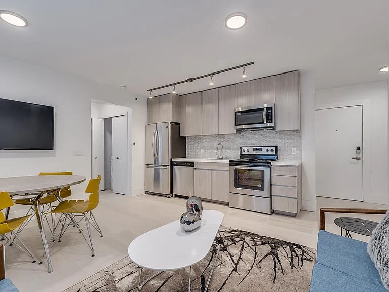 1425 Haro St #202 — Photo 6