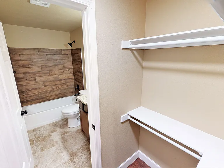 806 Brook Dr — Photo 10
