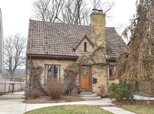5751 N Bay Ridge Ave, Whitefish Bay, WI 53217