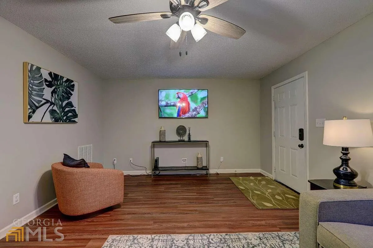 3 bed, 2.5 bath, 100 sqft, $3,600 — Photo 4