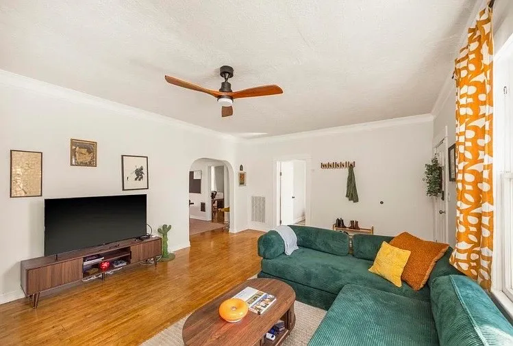 1011 Calvert St — Photo 4
