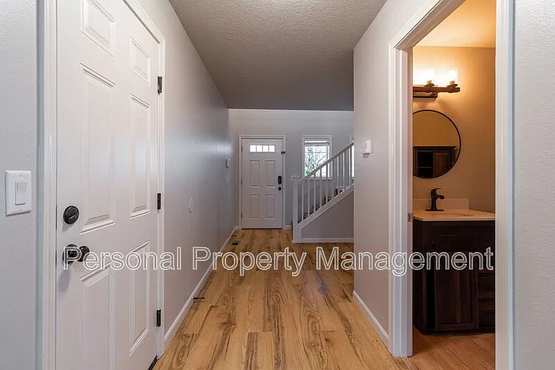 4 bed, 2.5 bath, 1805 sqft, $2,695 — Photo 2