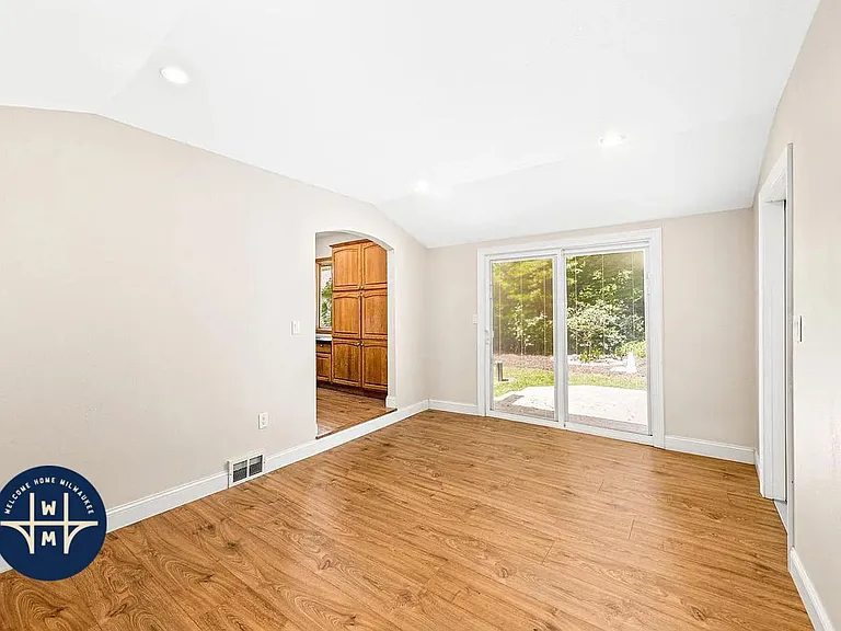 12400 Elmhurst Pkwy — Photo 10