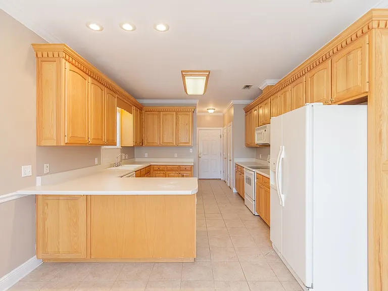 3513 Belmont Cir — Photo 2