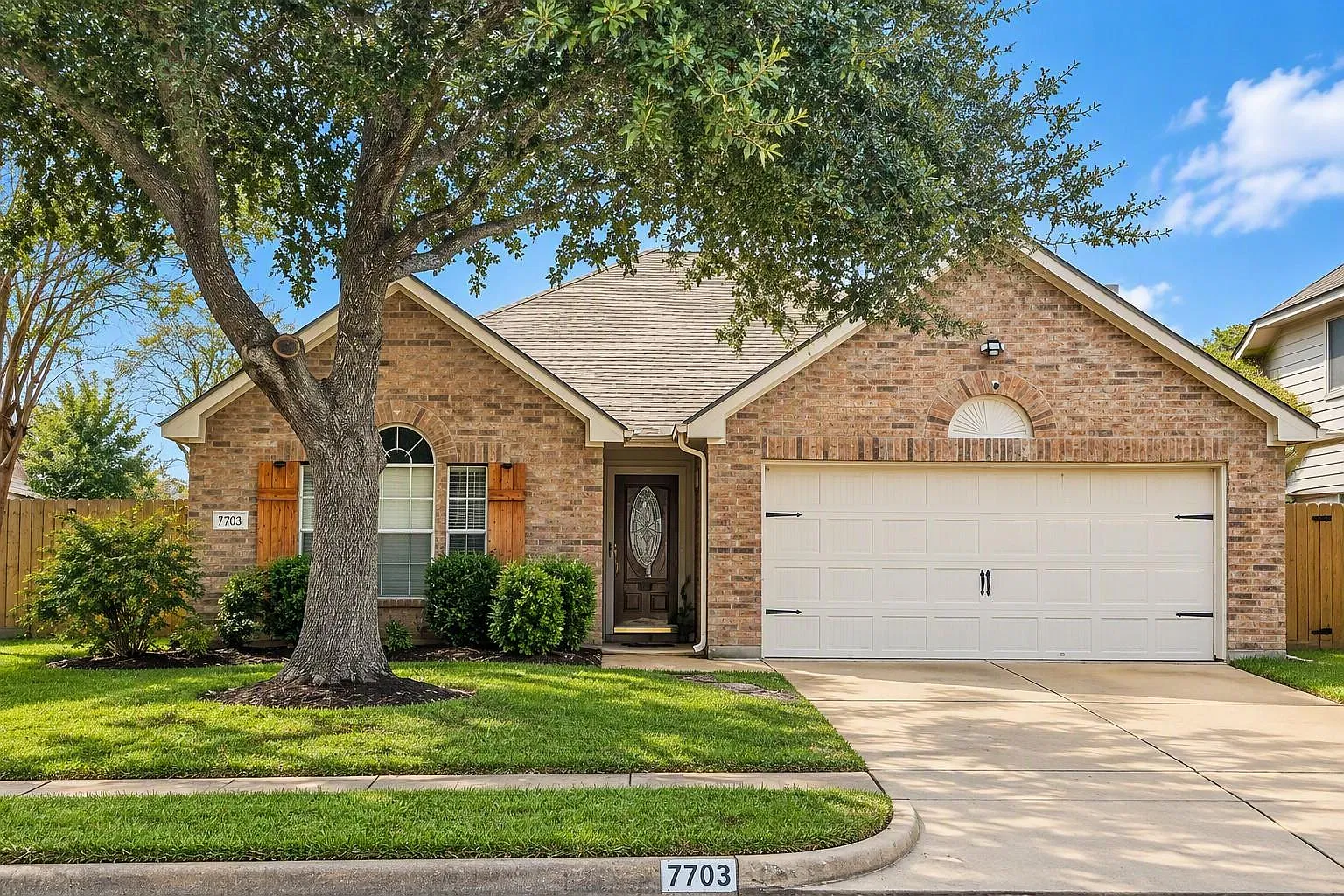 3 bed, 2.0 bath, 1757 sqft, $2,400 — Photo 1