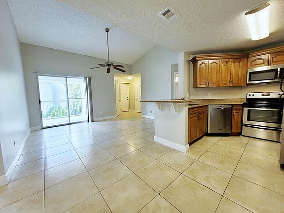 4th image of 2580 Grassy Point Dr Unit 204