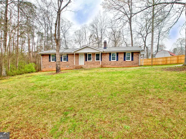 2 Hyde Cir, Newnan, GA 30263