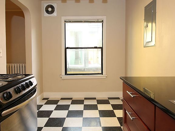 4th image of 512 Boylston Ave E #104