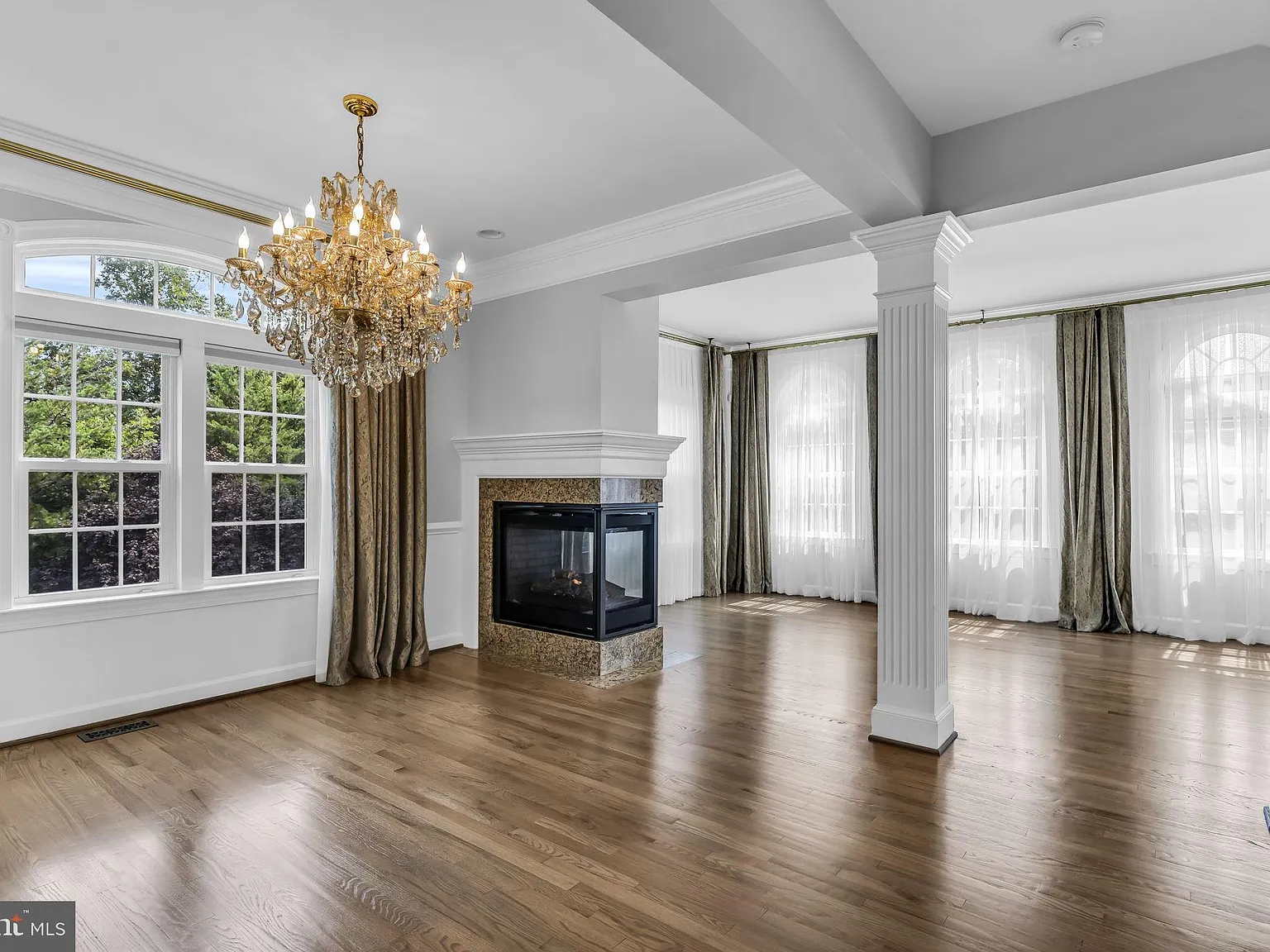 3 bed, 3.0 bath, 2889 sqft, $3,500 — Photo 2