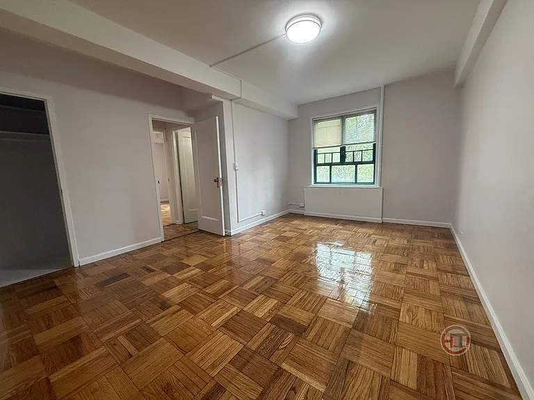 1596 Unionport Rd #6E — Photo 4