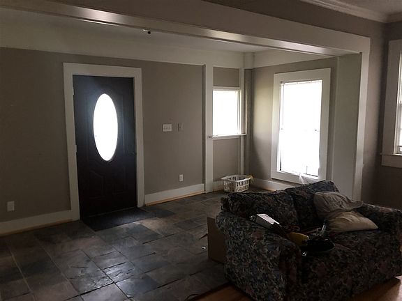 4th image of 705 W Burleson St